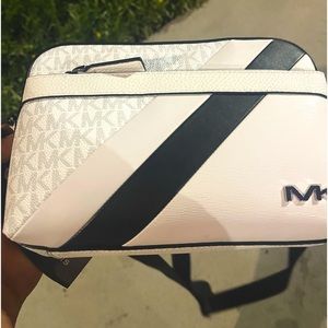 Men’s Crossbody Micheal Kors